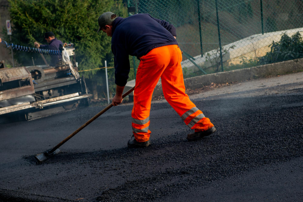 The Best Way to Sealcoat to Protect Your Asphalt Investment