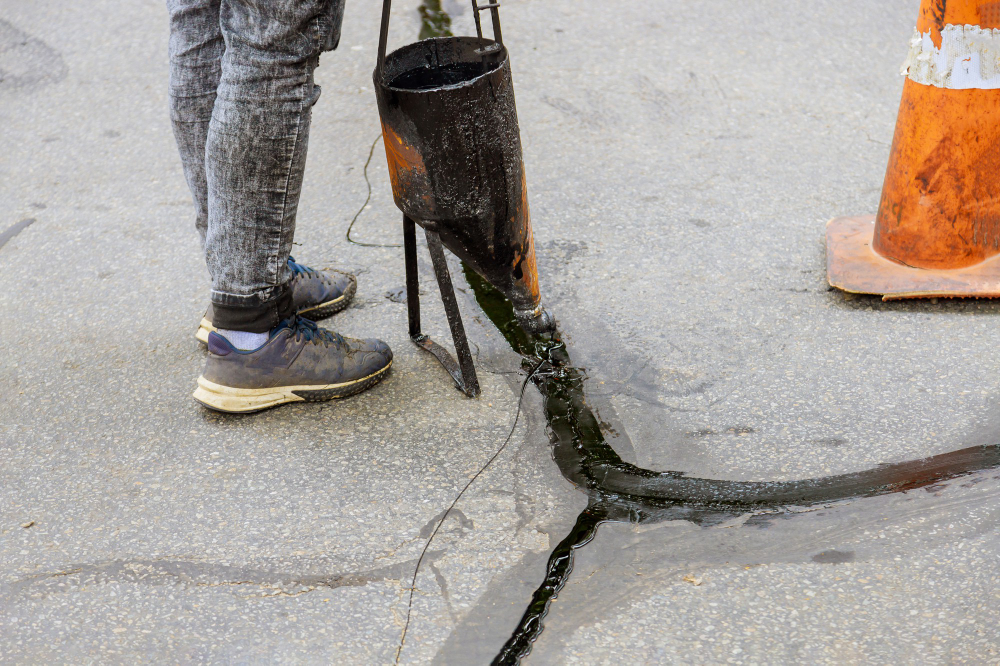 5 Effective Ways to Repair Asphalt Cracks