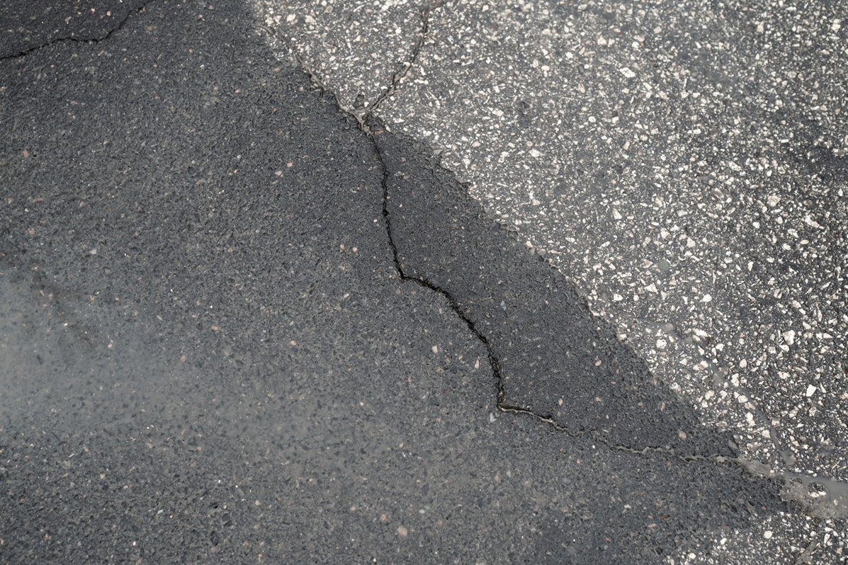 When is the Best Time to Fix Asphalt Cracks?