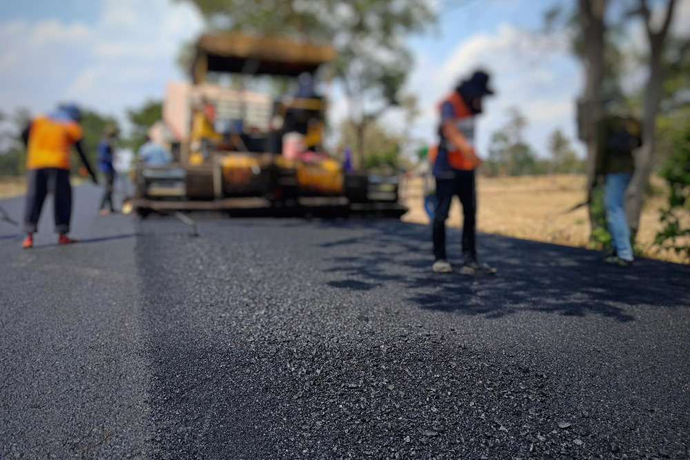 Top Advantages of Working with Professional Asphalt Contracting Firms