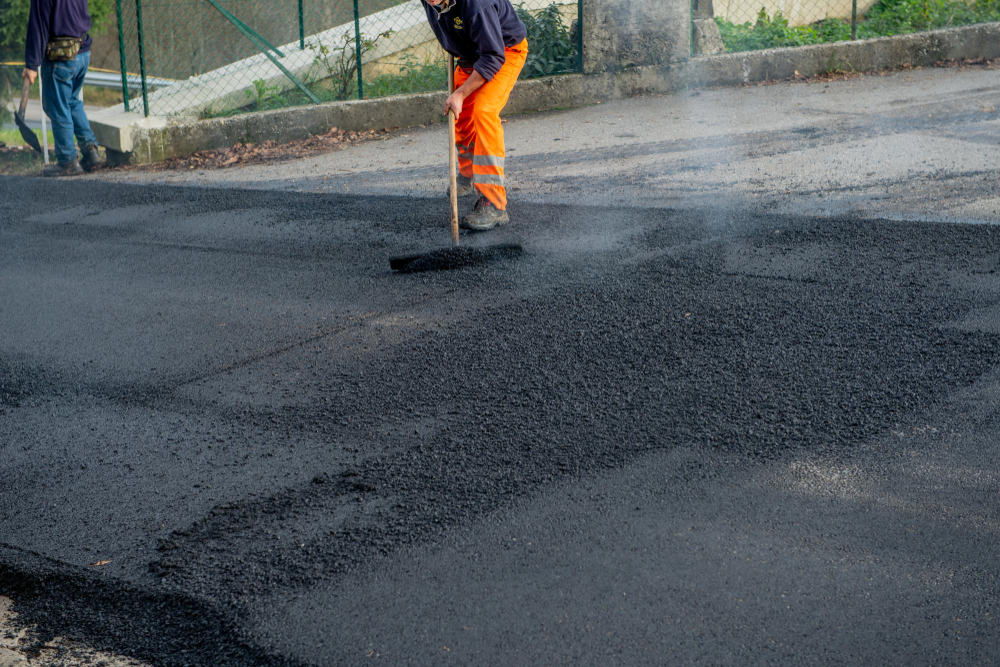 Reasons to Hire Professionals for Your Commercial Sealcoating