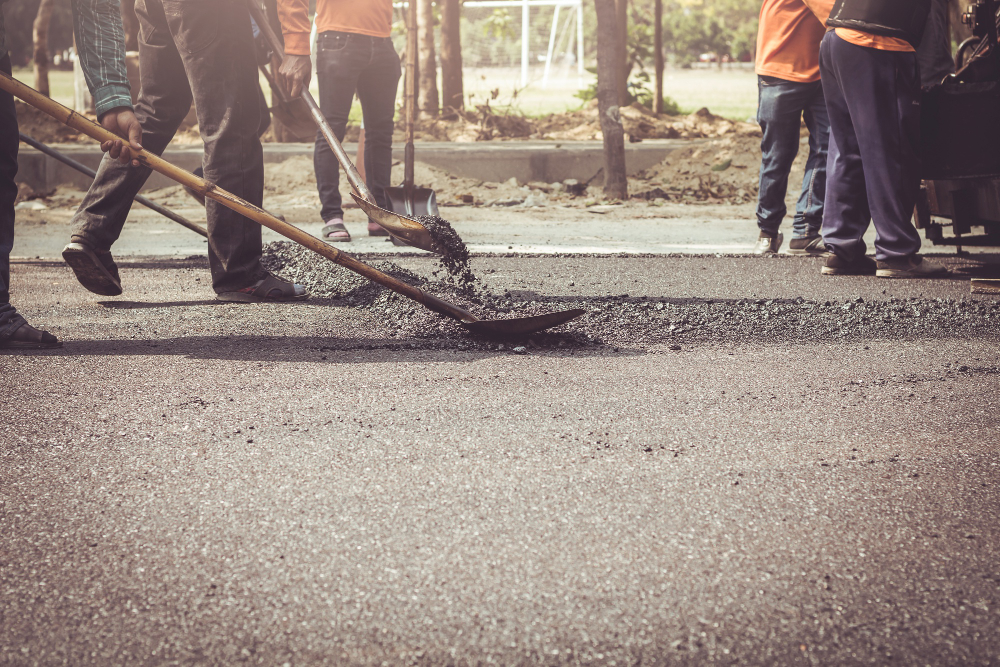 Benefits of Hiring an Asphalt Contractor for Your Asphalt Repairs