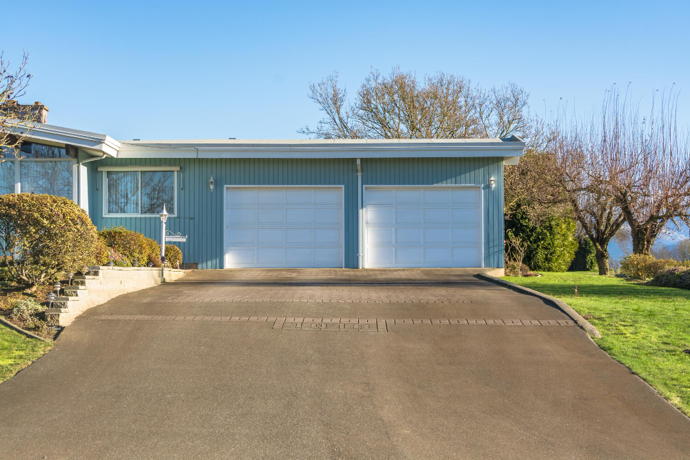 How Long Does Driveway Sealcoating Need to Dry?